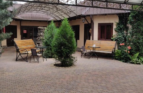 Grozny Hotel | Discover Comfort at Gostinitsa Laman-az: Breakfast Included