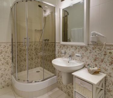 Petrovskoye Hotel | Explore Comfort at Gostiny Dvor Hotel - 4-Star Stay