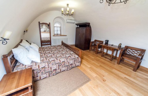 Tobolsk Hotel | Budget-Friendly Stay at Gostiny Dvor with Breakfast Included