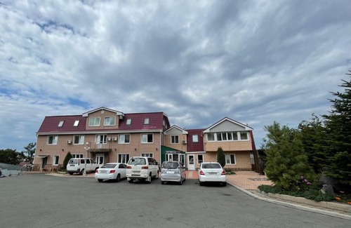 Vladivostok Hotel | Budget-Friendly Stay at Gostiny Dvor with Hot Tub Access