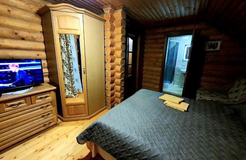 Myhove Cabin | Guest Favorite: Gostynniy Dvir Cottages with Pool & Ocean View