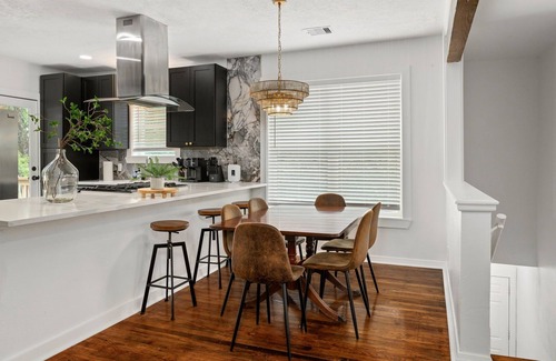 Downtown House | Gothic Girl Stylish Upstairs Nook Near Shops & A&M