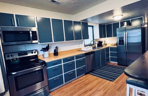 Geneva-on-the-Lake House | GOTL 5BR: Lakeside Retreat with Family-Friendly Amenities
