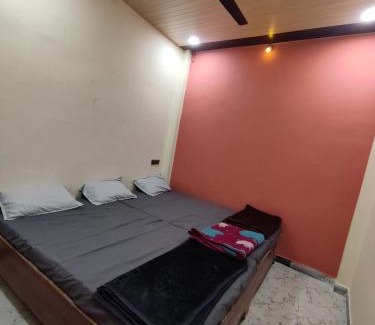 Ujjain House | Budget-Friendly Stay at Gourishankar Guest House