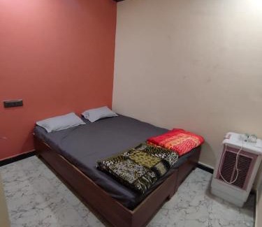 Ujjain House | Budget-Friendly Stay at Gourishankar Guest House