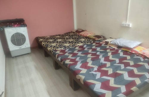 Ujjain House | Budget-Friendly Stay at Gourishankar Guest House