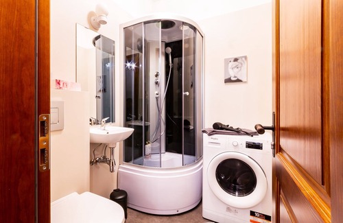 Centrs Apartment | Gourmet Storie's Renovated Apartment with Free Parking
