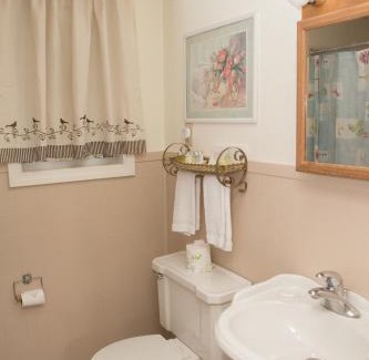 Shaftsbury Hotel | Discover Governor's Rock Motel: Ocean View & Pet Friendly
