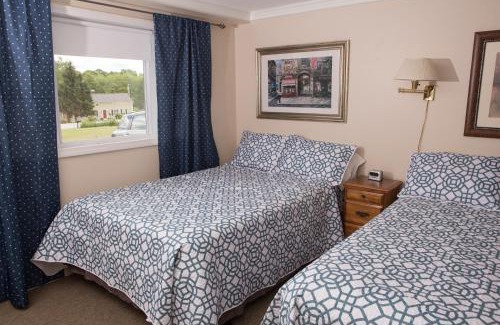 Shaftsbury Hotel | Discover Governor's Rock Motel: Ocean View & Pet Friendly