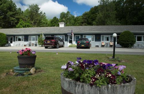 Shaftsbury Hotel | Discover Governor's Rock Motel: Ocean View & Pet Friendly