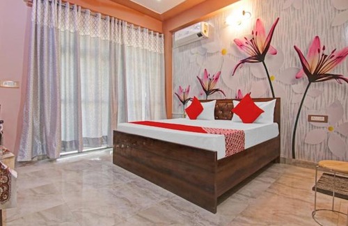 Greater Noida House | Comfortable Stay at Govind Residency with Hot Tub Access