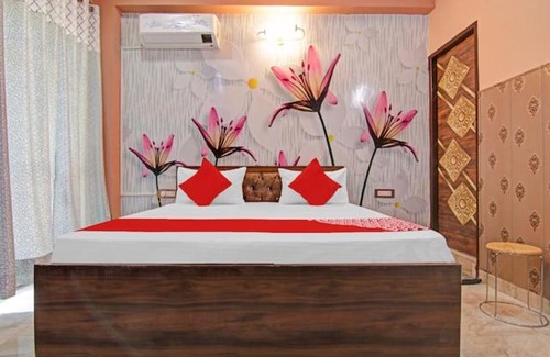 Greater Noida House | Comfortable Stay at Govind Residency with Hot Tub Access