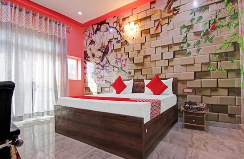 Greater Noida House | Comfortable Stay at Govind Residency with Hot Tub Access