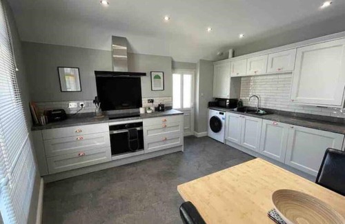 Mumbles Apartment | Cozy Gower Place in Mumbles Near Beach & Oystermouth Castle