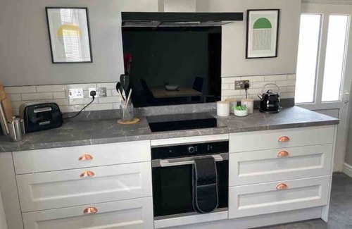 Mumbles Apartment | Cozy Gower Place in Mumbles Near Beach & Oystermouth Castle