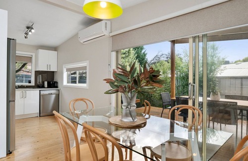Rye House | Goyarra in Rye: Walk to Peninsula Pantry Café & Ocean Views