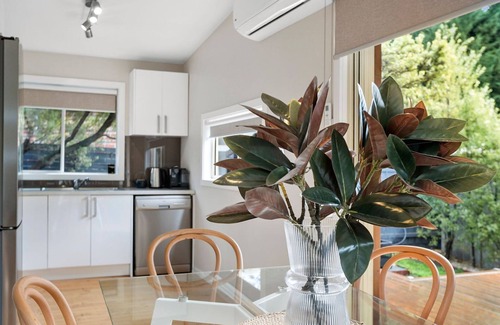 Rye House | Goyarra in Rye: Walk to Peninsula Pantry Café & Ocean Views