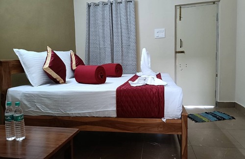 Gingee Hotel | Welcoming GP Village Resort with Breakfast and Family Fun