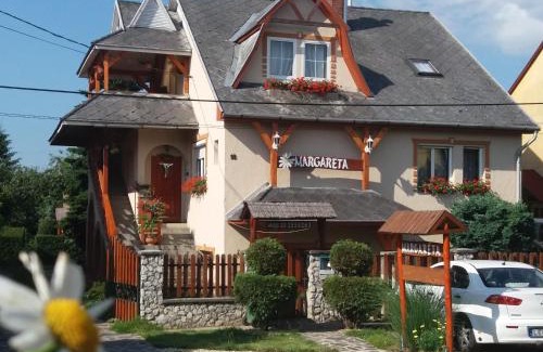 Sarospatak Apartment | Outstanding Gréti Apartman: Pet-Friendly & Family Ready!