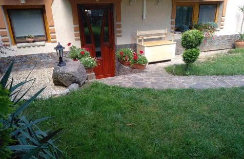 Sarospatak Apartment | Outstanding Gréti Apartman: Pet-Friendly & Family Ready!
