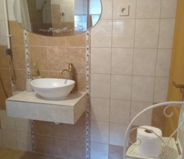 Sarospatak Apartment | Outstanding Gréti Apartman: Pet-Friendly & Family Ready!