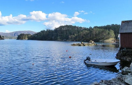 Tysnes House | Oceanfront Retreat at Grønnehytta with Spa & Breakfast