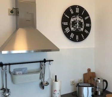 Suedvorstadt Apartment | Family-Friendly Gründerzeitwohnung in South District