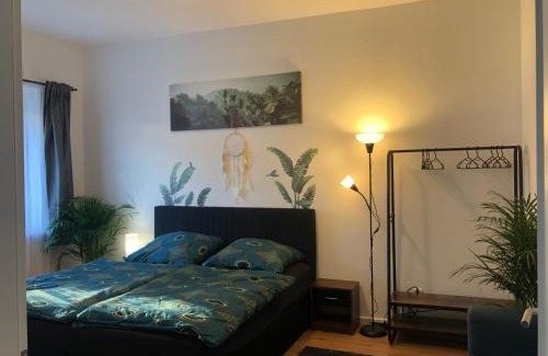 Wanheimerort Apartment | Relaxing Green Oasis with Balcony & Netflix for Families