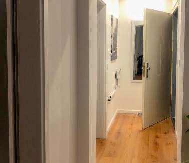 Wanheimerort Apartment | Relaxing Green Oasis with Balcony & Netflix for Families
