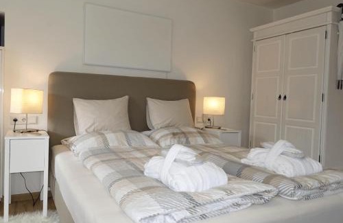 Bad Großpertholz Apartment | Escape to Grüne Wiese - 4-Star Oceanfront Bungalow