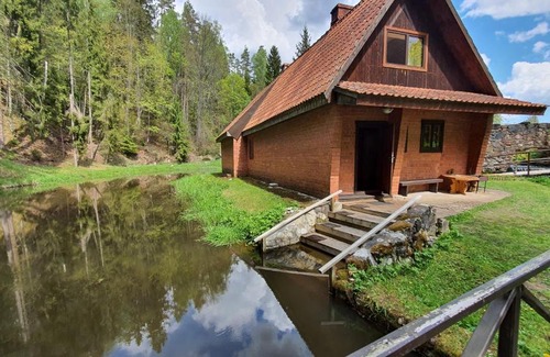 Skangali House | GRĪVIŅU Pirts: Family-Friendly Retreat with Hot Tub