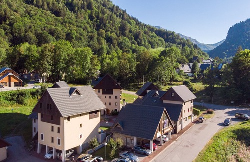 Saint-Colomban-des-Villards Condo | Grand Apartment: Relaxing Stay Near Ski Lifts and Spa