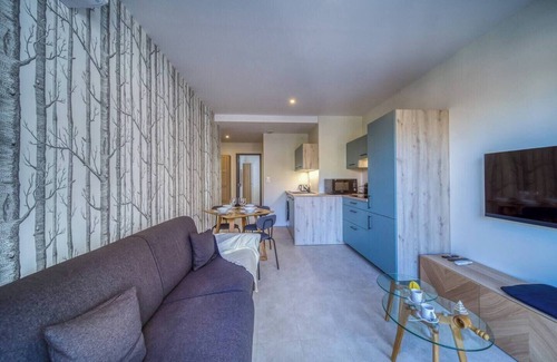 Quartier Exposition-Bajatiere Apartment | Discover GR Le Joli Mallifaud: Air-Conditioned Comfort