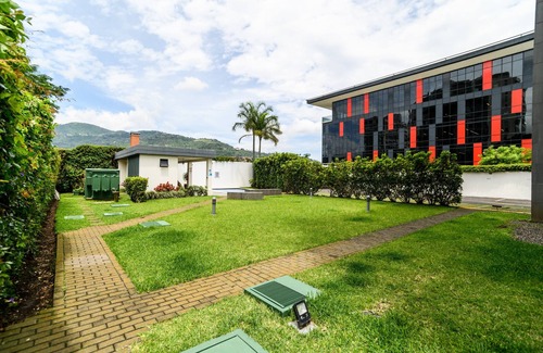 Escazu Apartment | Prime Location! Family-Friendly Apartment in Tr3jos MonteAlegre