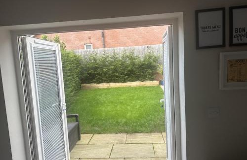 Bordon Other | Family-Friendly GR8 Home 2: Your Ideal Getaway Spot