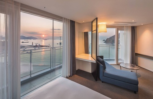Seo Hotel | Experience the Ocean at Grab the Songdo Hotel
