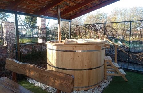 Garab Apartment | Experience Comfort at Grabensia Fogadó with Breakfast Included