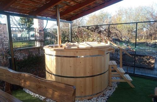 Garab Apartment | Experience Comfort at Grabensia Fogadó with Breakfast Included