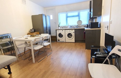 Ashford Apartment | Comfortable Grace Apartments - Ideal for Families and Travelers