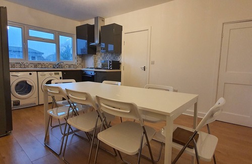 Ashford Apartment | Comfortable Grace Apartments - Ideal for Families and Travelers