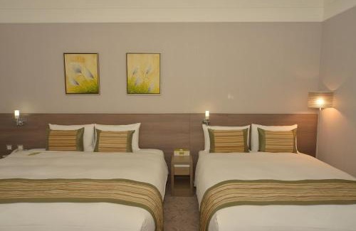 Zhonghe Hotel | Grace Hotel Zhonghe: Family-Friendly with High Ratings