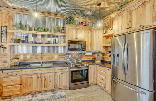 Rucker House | Relax at Grace Place: Hot Tub & Perfect 10/10 Rating