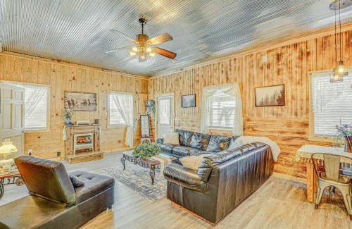 Rucker House | Cozy Grace Place Clark House: Hot Tub & Pool Access!