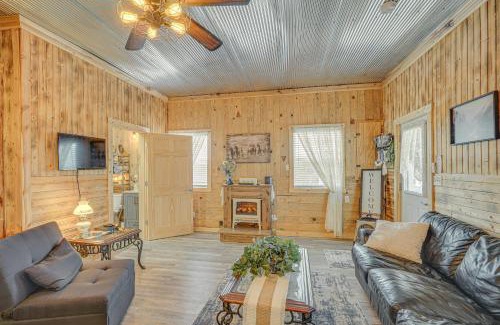 Rucker House | Cozy Grace Place Clark House: Hot Tub & Pool Access!