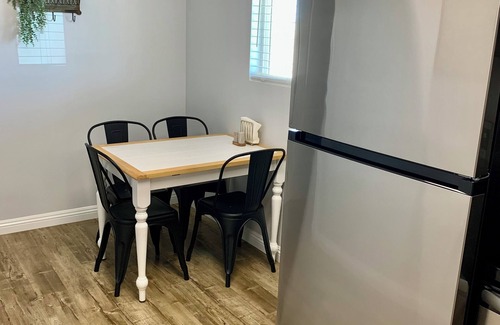 Lancaster House | Grace Ranch Unit 2: Relaxing Getaway with Spa & Kitchen