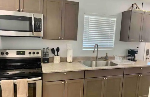 Lancaster House | Grace Ranch Unit 2: Relaxing Getaway with Spa & Kitchen