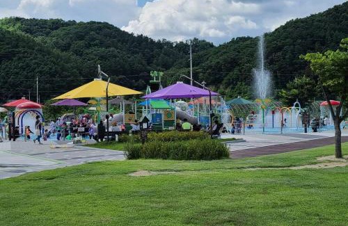 Hoengseong Villa | Pet-Friendly Getaway at Grace River House - Block B