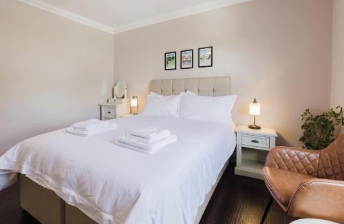 Tring House | Spacious North Facing Room with Kitchen Amenities