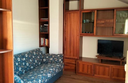 Bellano Apartment | Grace's Home: Child-Friendly Retreat with Top Guest Rating