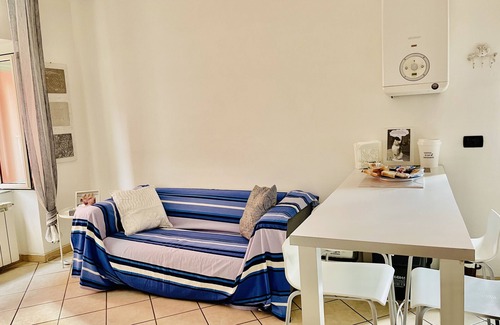 La Spezia Apartment | Grace's Home: Oceanfront Haven with Spa & Pet-Friendly Amenities
